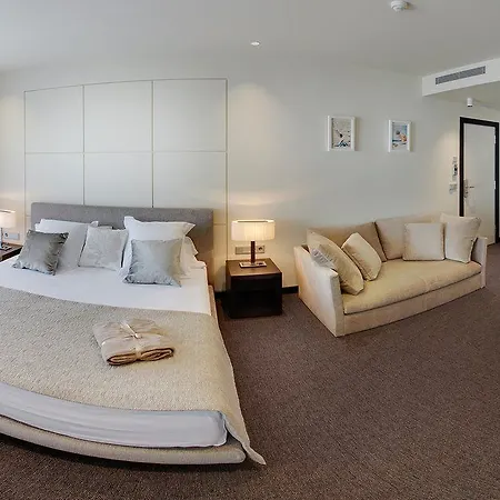 Ξενοδοχείο Cosmopolita Boutique & 4*