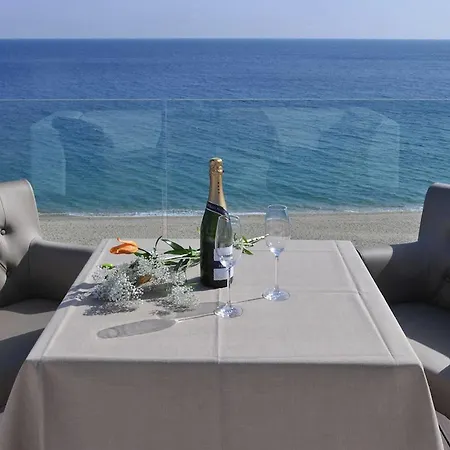 Ξενοδοχείο Cosmopolita Boutique & 4*