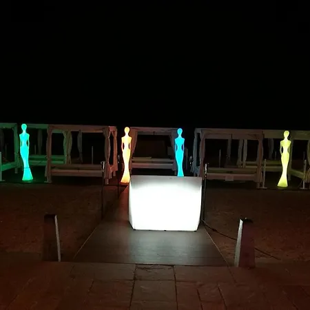 Ξενοδοχείο Cosmopolita Boutique & 4*