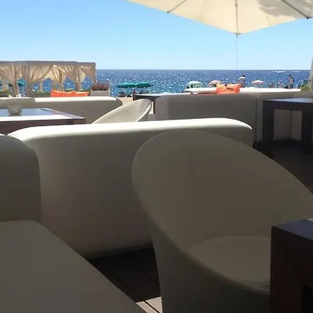 Ξενοδοχείο Cosmopolita Boutique & 4*